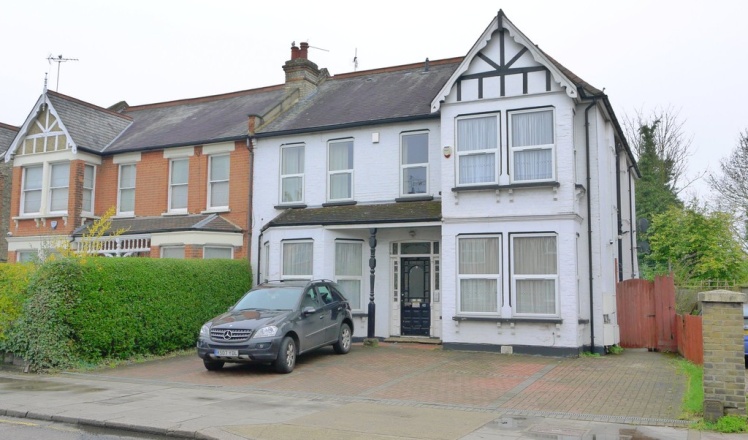 Brownlow Road, Bounds Green